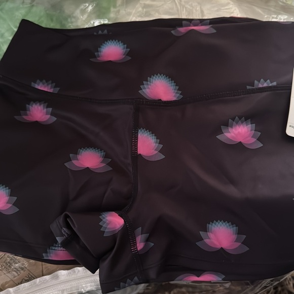 NEW Free People Movement SMALL Lotus Short Black FAST SHIP ✅ FREE GIFT 🎁 - Picture 3 of 5